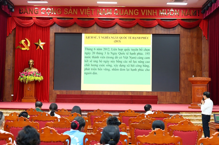 TỌA ĐÀM HƯỞNG ỨNG THÁNG HÀNH ĐỘNG QUỐC GIA PHÒNG, CHỐNG BẠO LỰC GIA ĐÌNH VÀ KỶ NIỆM 25 NĂM NGÀY GIA ĐÌNH VIỆT NAM
- Ảnh 4.