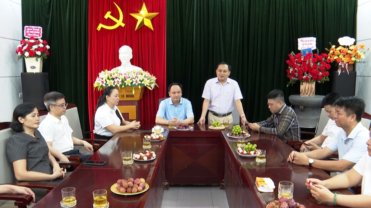 Lãnh đạo xã Phú Xuyên chúc mừng Trung tâm Dịch vụ tổng hợp nhân kỷ niệm 101 năm Ngày Báo chí Cách mạng Việt Nam- Ảnh 8.