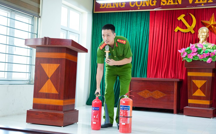 XÃ QUỐC OAI TỔ CHỨC TUYÊN TRUYỀN KIẾN THỨC, KỸ NĂNG PHÒNG CHÁY CHỮA CHÁY VÀ CỨU NẠN CỨU HỘ CHO NHÂN DÂN- Ảnh 5.