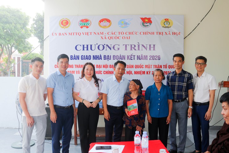MTTQ xã Quốc Oai bàn giao nhà Đại đoàn kết cho gia đình vợ liệt sĩ có hoàn cảnh khó khăn- Ảnh 6.
