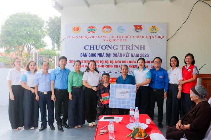 MTTQ xã Quốc Oai bàn giao nhà Đại đoàn kết cho gia đình vợ liệt sĩ có hoàn cảnh khó khăn- Ảnh 7.