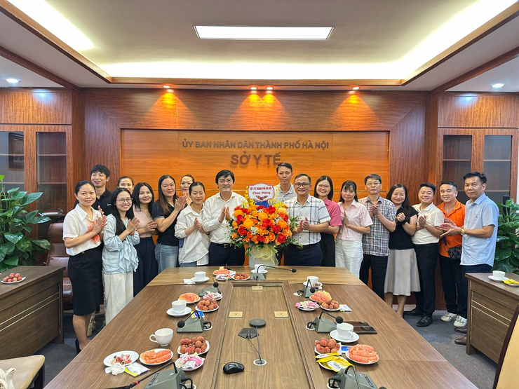 Giám đốc Sở Y tế gặp mặt, chúc mừng Khoa Truyền thông Giáo dục sức khỏe nhân Ngày Báo chí Cách mạng Việt Nam- Ảnh 1.