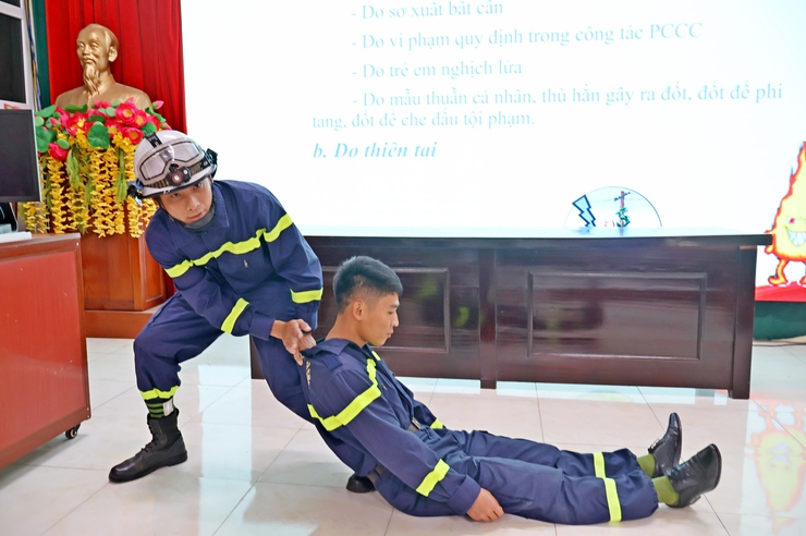 Xã Đoài Phương tổ chức huấn luyện nghiệp vụ phòng cháy, chữa cháy và cứu nạn, cứu hộ năm 2026- Ảnh 3.