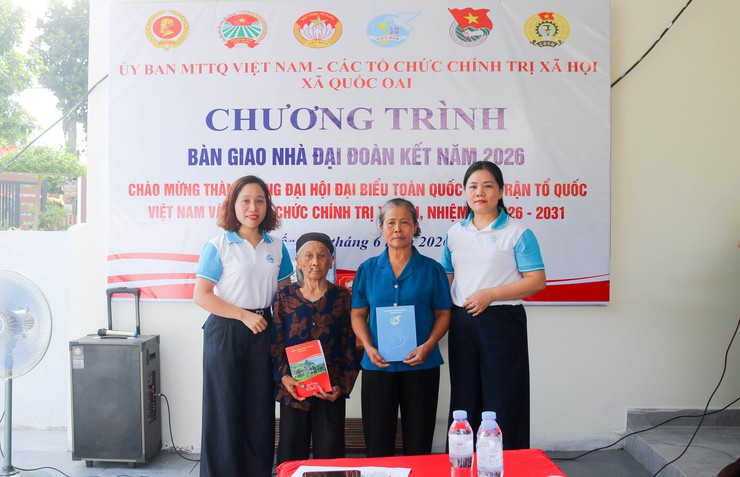MTTQ xã Quốc Oai bàn giao nhà Đại đoàn kết cho gia đình vợ liệt sĩ có hoàn cảnh khó khăn- Ảnh 8.