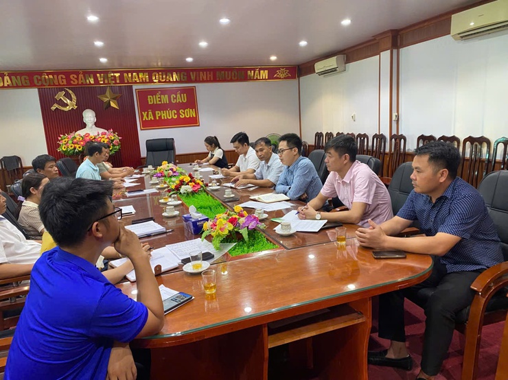 LÃNH ĐẠO NHCSXH PHÒNG GIAO DỊCH MỸ ĐỨC LÀM VIỆC VỚI CÁC TỔ CHỨC CHÍNH TRỊ - XÃ HỘI VỀ ĐỊNH HƯỚNG SẮP XẾP, KIỆN TOÀN TỔ TIẾT KIỆM VÀ VAY VỐN SAU SẮP XẾP TỔ CHỨC LẠI THÔN.- Ảnh 3.
