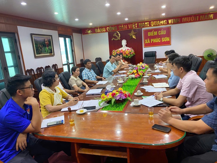 LÃNH ĐẠO NHCSXH PHÒNG GIAO DỊCH MỸ ĐỨC LÀM VIỆC VỚI CÁC TỔ CHỨC CHÍNH TRỊ - XÃ HỘI VỀ ĐỊNH HƯỚNG SẮP XẾP, KIỆN TOÀN TỔ TIẾT KIỆM VÀ VAY VỐN SAU SẮP XẾP TỔ CHỨC LẠI THÔN.- Ảnh 2.