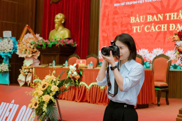Lãnh đạo xã Phú Xuyên chúc mừng Trung tâm Dịch vụ tổng hợp nhân kỷ niệm 101 năm Ngày Báo chí Cách mạng Việt Nam- Ảnh 7.