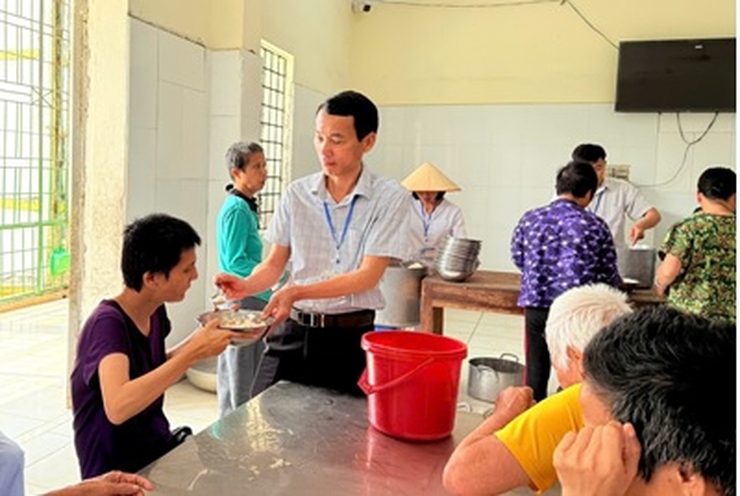 “CÂY SẤU” GIỮA MẢNH ĐỜI BÃO GIÔNG- Ảnh 1.