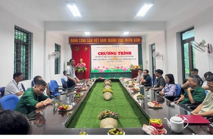  “CÂY SẤU” GIỮA MẢNH ĐỜI BÃO GIÔNG- Ảnh 2.