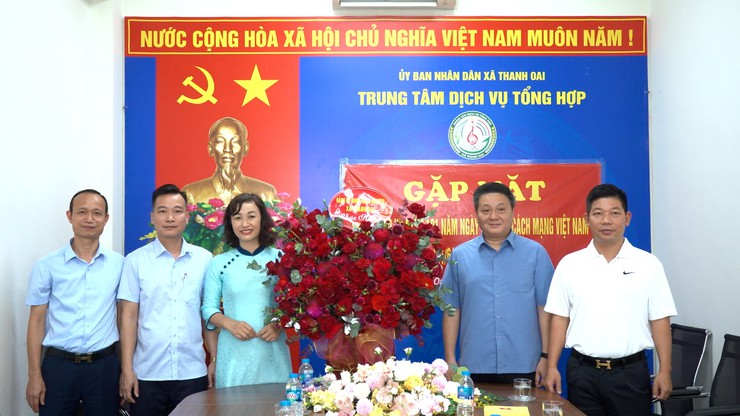 CÁC ĐỒNG CHÍ LÃNH ĐẠO XÃ THĂM, CHÚC MỪNG TRUNG TÂM DỊCH VỤ TỔNG HỢP NHÂN NGÀY BÁO CHÍ CÁCH MẠNG VIỆT NAM- Ảnh 1.