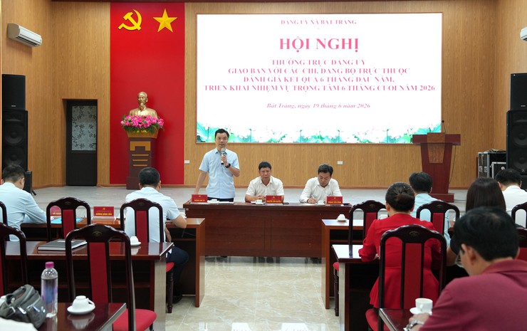 Đảng uỷ xã Bát Tràng giao ban với các chi, đảng bộ trực thuộc, triển khai nhiệm vụ trọng tâm 6 tháng cuối năm 2026- Ảnh 1.