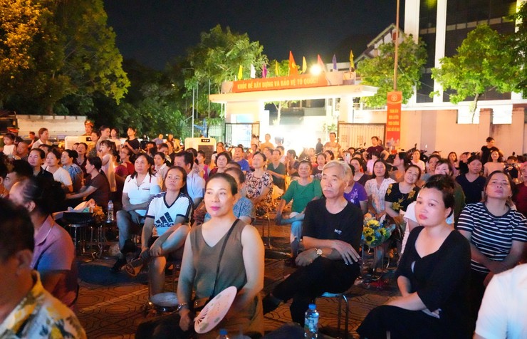 Đêm thứ nhất Liên hoan Dân ca - Dân vũ - Dân nhạc xã Bát Tràng năm 2026 thành công tốt đẹp- Ảnh 5.
