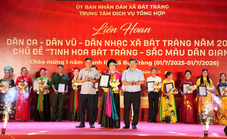Đêm thứ nhất Liên hoan Dân ca - Dân vũ - Dân nhạc xã Bát Tràng năm 2026 thành công tốt đẹp- Ảnh 10.