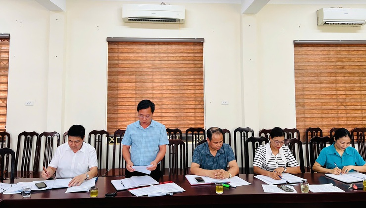 Chiều ngày 19/6 Ban Kinh tế - Ngân sách HÐND xã Hát Môn tổ chức hội nghị thẩm tra Tờ trình, Báo cáo, Để án, dự thảo Nghị quyết của UBND xã thuộc linh vực kinh tế, ngân sách trình tại kỳ hop thứ Ba HĐND xã khóa XXIV, nhiệm- Ảnh 1.