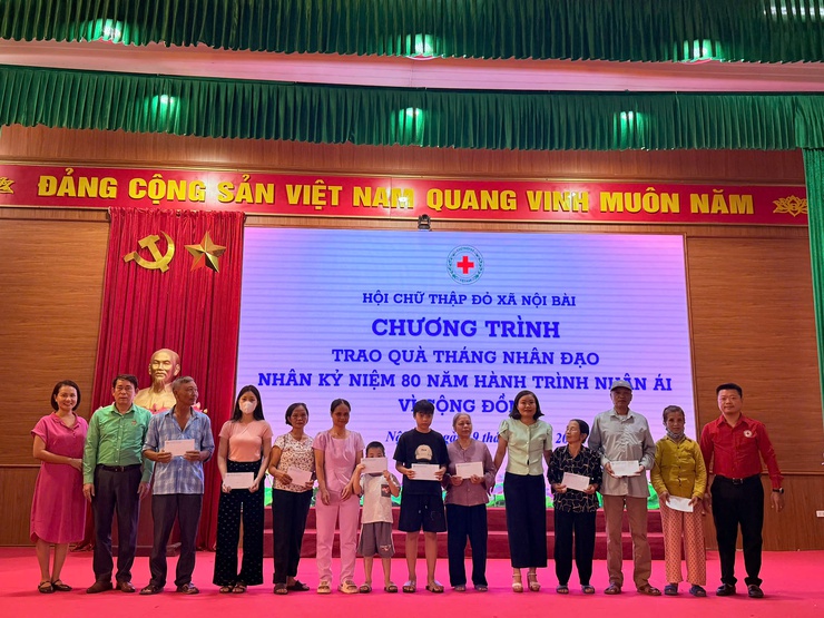 HỘI CHỮ THẬP ĐỎ XÃ NỘI BÀI TRAO 32 SUẤT QUÀ 
NHÂN "THÁNG NHÂN ĐẠO" NĂM 2026
- Ảnh 1.