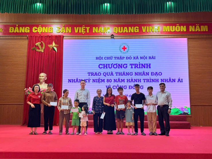 HỘI CHỮ THẬP ĐỎ XÃ NỘI BÀI TRAO 32 SUẤT QUÀ 
NHÂN "THÁNG NHÂN ĐẠO" NĂM 2026
- Ảnh 2.