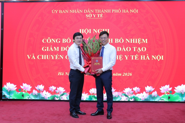 Hội nghị công bố quyết định Giám đốc Trung tâm Đào tạo và Chuyển giao công nghệ Y tế Hà Nội- Ảnh 1.