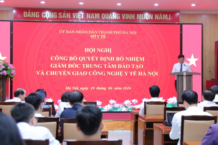 Hội nghị công bố quyết định Giám đốc Trung tâm Đào tạo và Chuyển giao công nghệ Y tế Hà Nội- Ảnh 2.