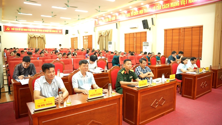 Hội nghị sơ kết công tác Quân sự, Quốc phòng địa phương 6 tháng đầu năm, triển khai phương hướng nhiệm vụ 6 tháng cuối năm; tổng kết thi hành Luật Quốc phòng năm 2018, Luật DQTV năm 2019, Luật GDQP&AN năm 2013- Ảnh 2.