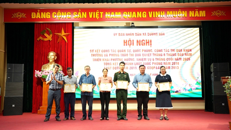Hội nghị sơ kết công tác Quân sự, Quốc phòng địa phương 6 tháng đầu năm, triển khai phương hướng nhiệm vụ 6 tháng cuối năm; tổng kết thi hành Luật Quốc phòng năm 2018, Luật DQTV năm 2019, Luật GDQP&AN năm 2013- Ảnh 8.