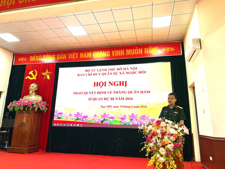 Ban CHQS xã Ngọc Hồi tổ chức trao quyết định thăng quân hàm sĩ quan dự bị năm 2026- Ảnh 4.