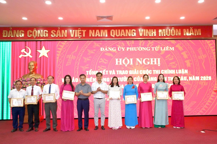 Phường Từ Liêm tổng kết và trao giải Cuộc thi chính luận về bảo vệ nền tảng tư tưởng của Đảng lần thứ Sáu năm 2026- Ảnh 3.