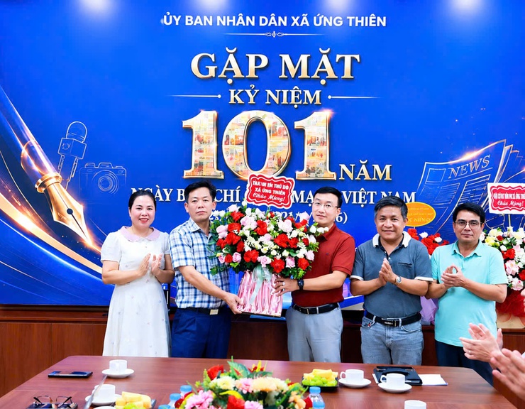 Xã Ứng Thiên tổ chức gặp mặt kỷ niệm 101 năm Ngày Báo chí Cách mạng Việt Nam và ra mắt giao diện mới Trang thông tin điện tử xã- Ảnh 3.