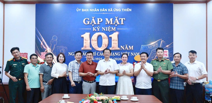 Xã Ứng Thiên tổ chức gặp mặt kỷ niệm 101 năm Ngày Báo chí Cách mạng Việt Nam và ra mắt giao diện mới Trang thông tin điện tử xã- Ảnh 2.