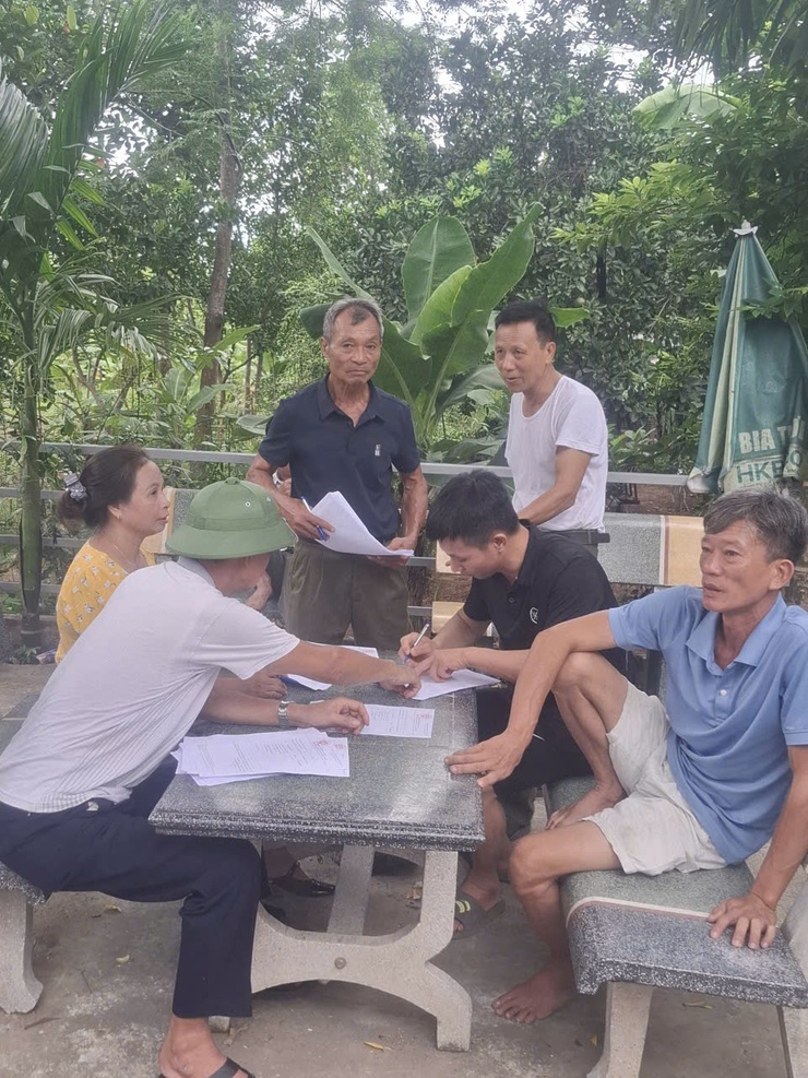 CÁC THÔN, TỔ DÂN PHỐ TRÊN ĐỊA BÀN XÃ THANH OAI BẮT ĐẦU LẤY Ý KIẾN NHÂN DÂN VỀ ĐỀ ÁN SẮP XẾP THÔN, TỔ DÂN PHỐ- Ảnh 5.
