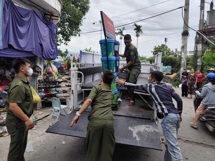 Xã Thanh Oai ra quân lập lại trật tự đô thị khu vực chợ Thanh Mai- Ảnh 6.
