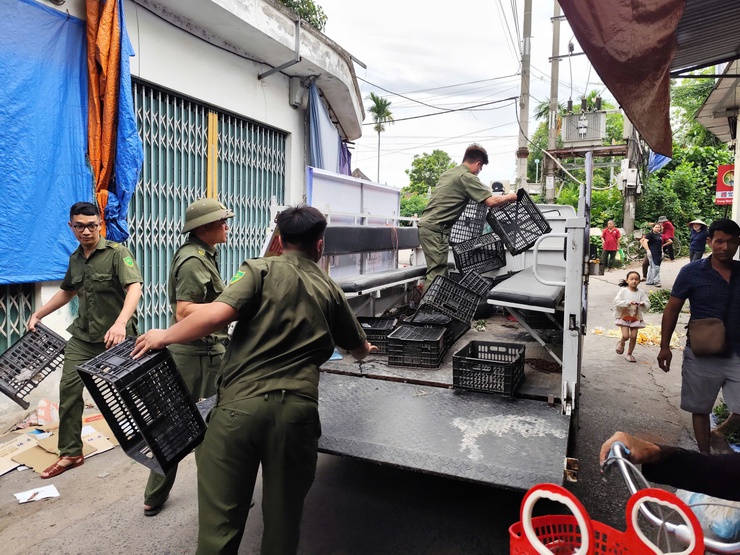 Xã Thanh Oai ra quân lập lại trật tự đô thị khu vực chợ Thanh Mai- Ảnh 8.
