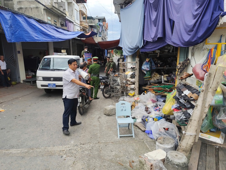 Xã Thanh Oai ra quân lập lại trật tự đô thị khu vực chợ Thanh Mai- Ảnh 3.