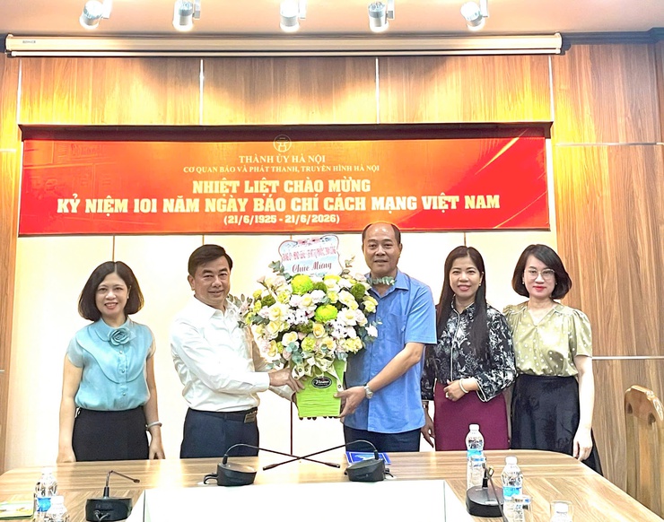 Gửi trọn ân tình tới những "người bạn đồng hành": Phường Định Công tri ân các cơ quan báo chí Thủ đô- Ảnh 1.