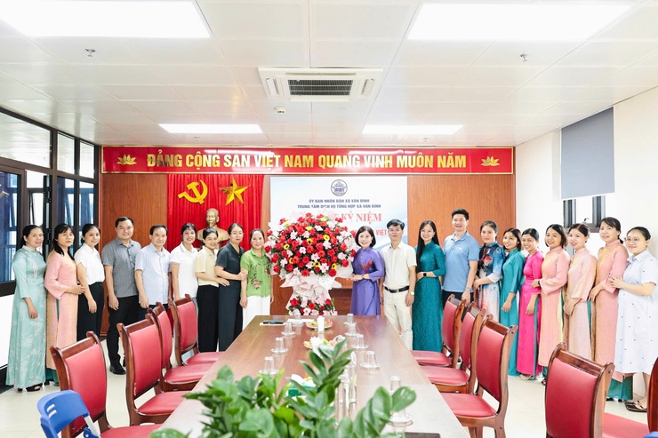 Lãnh đạo xã động viên đội ngũ làm công tác thông tin tuyên truyền nhân Ngày Báo chí Cách mạng Việt Nam- Ảnh 4.