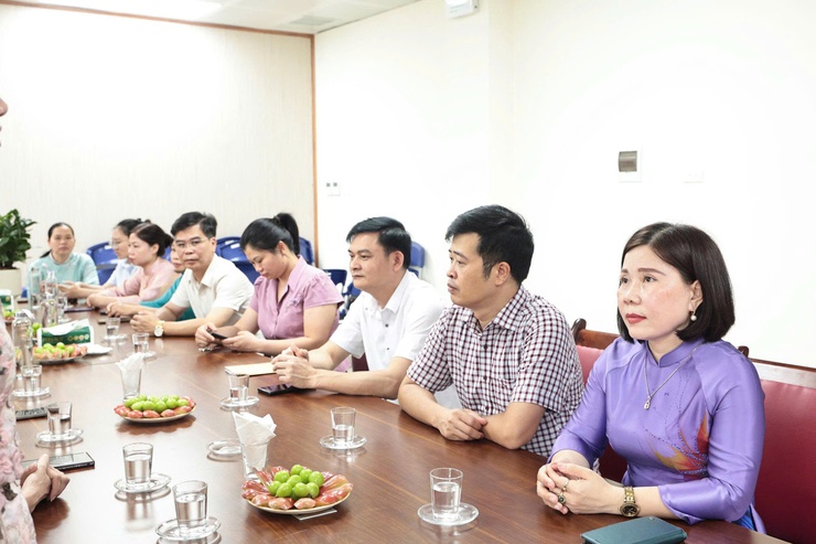 Lãnh đạo xã động viên đội ngũ làm công tác thông tin tuyên truyền nhân Ngày Báo chí Cách mạng Việt Nam- Ảnh 2.