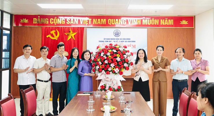 Lãnh đạo xã động viên đội ngũ làm công tác thông tin tuyên truyền nhân Ngày Báo chí Cách mạng Việt Nam- Ảnh 3.