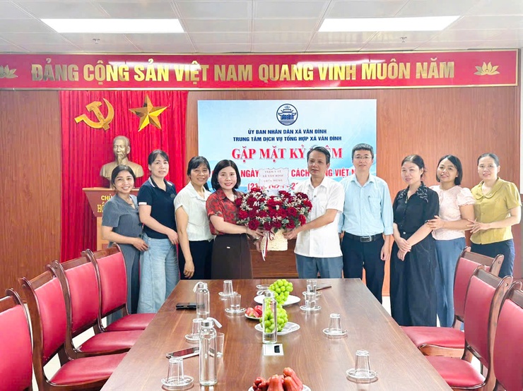 Lãnh đạo xã động viên đội ngũ làm công tác thông tin tuyên truyền nhân Ngày Báo chí Cách mạng Việt Nam- Ảnh 8.