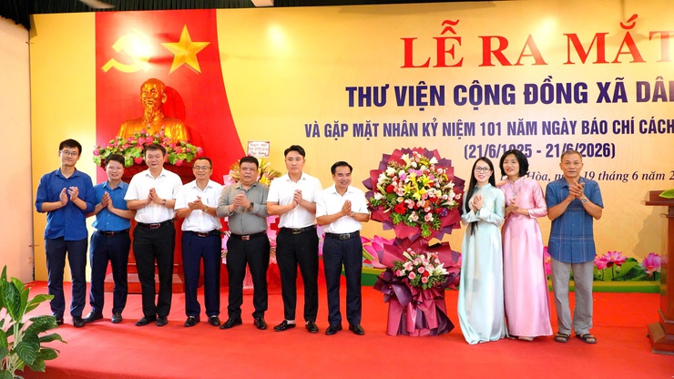 DÂN HÒA RA MẮT THƯ VIỆN CỘNG ĐỒNG - KỶ NIỆM  NĂM BÁO CHÍ CÁCH MẠNG VIỆT NAM 21/6/1925-21/6/2926- Ảnh 8.