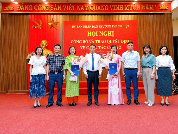 UBND phường Thanh Liệt công bố và trao quyết định về công tác cán bộ- Ảnh 6.