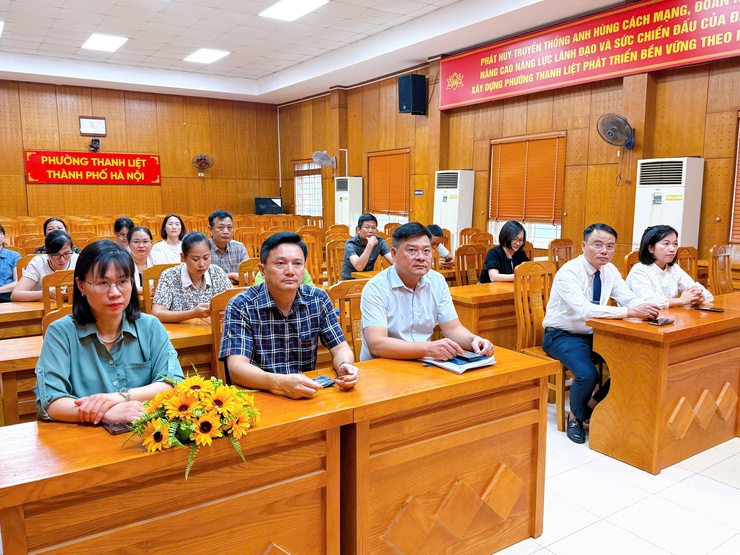 UBND phường Thanh Liệt công bố và trao quyết định về công tác cán bộ- Ảnh 1.
