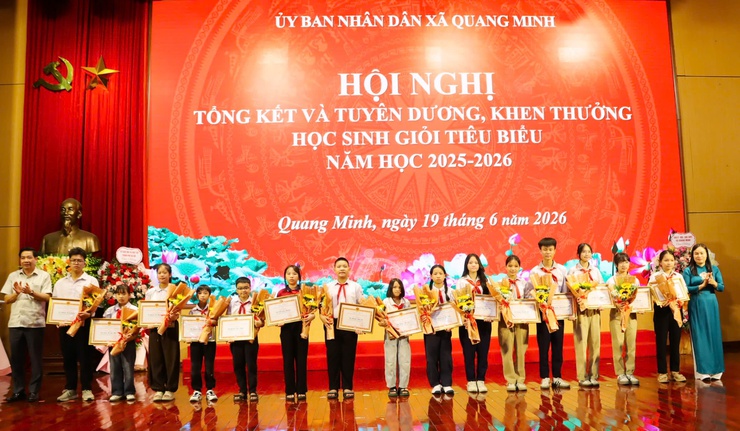 QUANG MINH TUYÊN DƯƠNG HÀNG TRĂM GIÁO VIÊN, HỌC SINH TIÊU BIỂU NĂM HỌC 2025 – 2026- Ảnh 7.