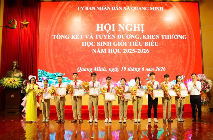 QUANG MINH TUYÊN DƯƠNG HÀNG TRĂM GIÁO VIÊN, HỌC SINH TIÊU BIỂU NĂM HỌC 2025 – 2026- Ảnh 5.