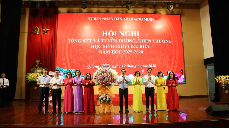 QUANG MINH TUYÊN DƯƠNG HÀNG TRĂM GIÁO VIÊN, HỌC SINH TIÊU BIỂU NĂM HỌC 2025 – 2026- Ảnh 2.