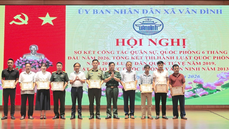 Vân Đình hoàn thành 100% chỉ tiêu tuyển quân, củng cố thế trận quốc phòng địa phương- Ảnh 3.