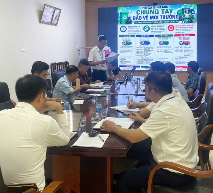 Ban Kinh tế - Ngân sách HĐND xã Bình Minh khảo sát công tác vệ sinh môi trường thu gom rác thải trên địa bàn- Ảnh 1.