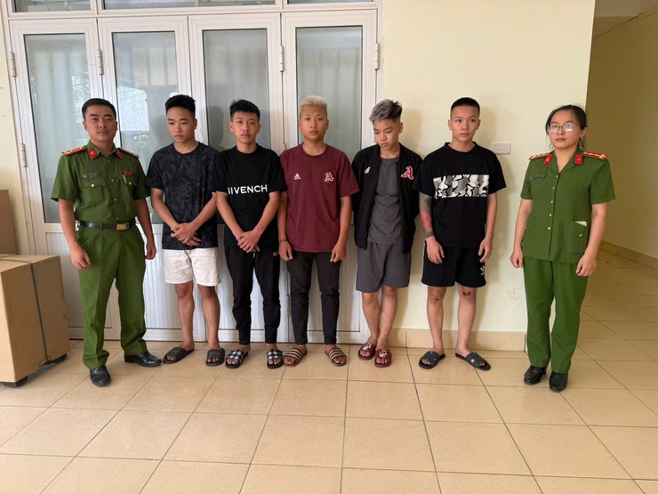 Công an xã Nam Phù phát hiện nhóm thanh niên tổ chức sử dụng chất cấm- Ảnh 1.