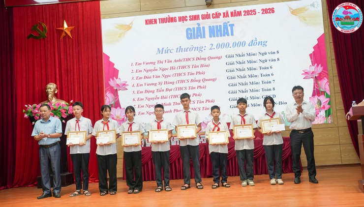 XÃ HƯNG ĐẠO TỔ CHỨC LỄ TUYÊN DƯƠNG, KHEN THƯỞNG HỌC SINH ĐẠT THÀNH TÍCH XUẤT SẮC NĂM HỌC 2025 - 2026; HƯỞNG ỨNG THÁNG HÀNH ĐỘNG VÌ TRẺ EM VÀ HOẠT ĐỘNG HÈ NĂM 2026- Ảnh 8.