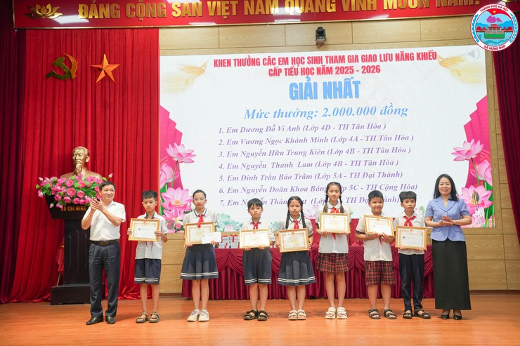 XÃ HƯNG ĐẠO TỔ CHỨC LỄ TUYÊN DƯƠNG, KHEN THƯỞNG HỌC SINH ĐẠT THÀNH TÍCH XUẤT SẮC NĂM HỌC 2025 - 2026; HƯỞNG ỨNG THÁNG HÀNH ĐỘNG VÌ TRẺ EM VÀ HOẠT ĐỘNG HÈ NĂM 2026- Ảnh 10.