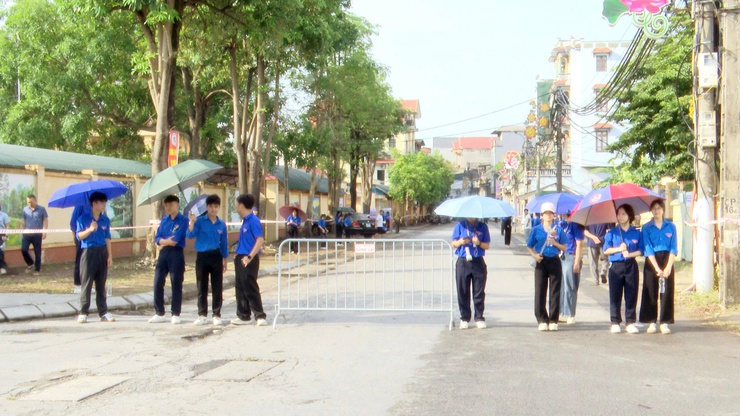 KỲ THI TUYỂN SINH VÀO LỚP 10 THPT NĂM HỌC 2026 – 2027 TRÊN ĐỊA BÀN XÃ THƯ LÂM DIỄN RA AN TOÀN, NGHIÊM TÚC, ĐÚNG QUY CHẾ- Ảnh 2.