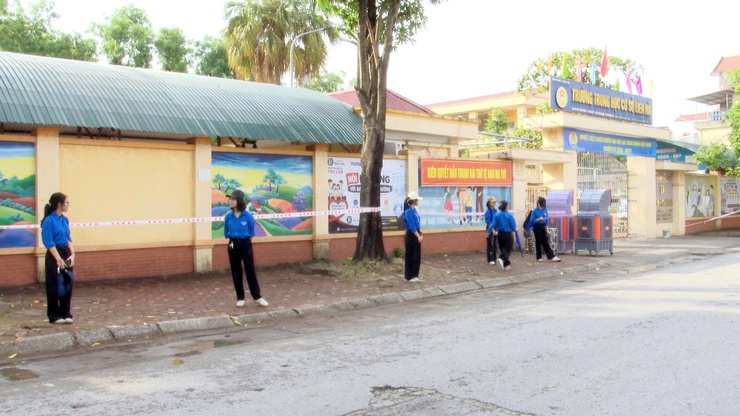 KỲ THI TUYỂN SINH VÀO LỚP 10 THPT NĂM HỌC 2026 – 2027 TRÊN ĐỊA BÀN XÃ THƯ LÂM DIỄN RA AN TOÀN, NGHIÊM TÚC, ĐÚNG QUY CHẾ- Ảnh 3.